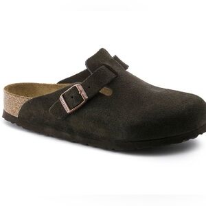 Women’s Birkenstock Boston Mocca Suede clogs. Soft footbed.